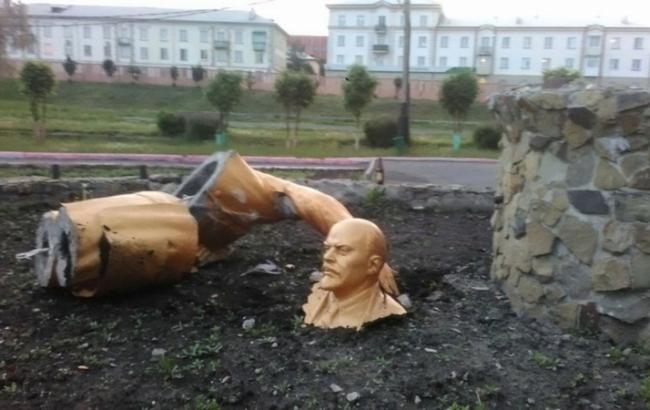 Житель Кузбасу зламав пам'ятник Леніну при спробі зробити селфи