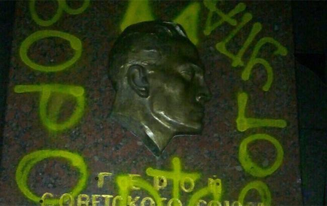 Во Львове осквернили могилу известного советского разведчика