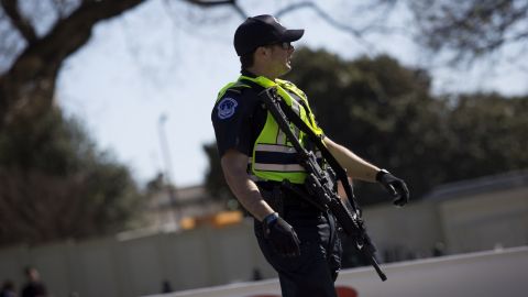 В США мужчина открыл стрельбу на предприятии