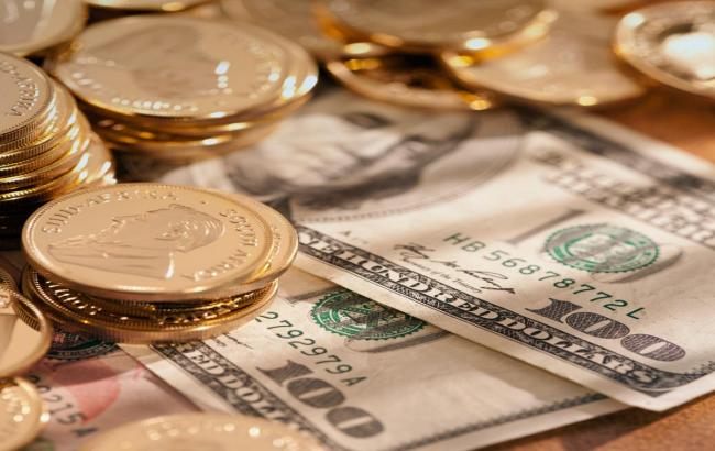 Курс доллара на межбанке в 10:00 сохранился на уровне 24,84 гривен