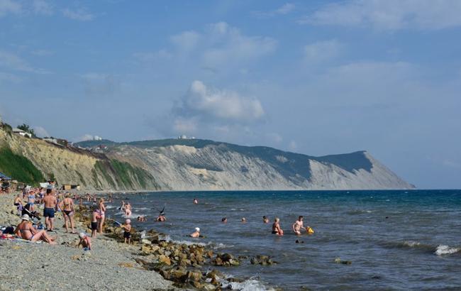 Дичайший пляж: в сети показали, что ждет оккупированный Крым в будущем