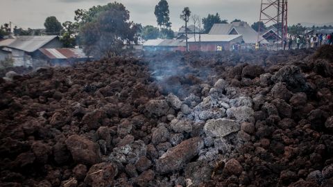 Украинский военный показал последствия извержения вулкана в Конго: жуткие фото
