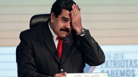 США пригрозили санкциями венесуэльским банкам, поддердивающим Мадуро