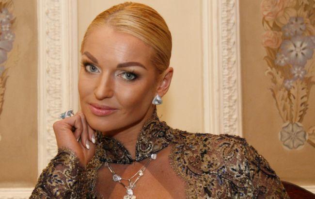 Анастасия Волочкова сделала фирменный шпагат на коне