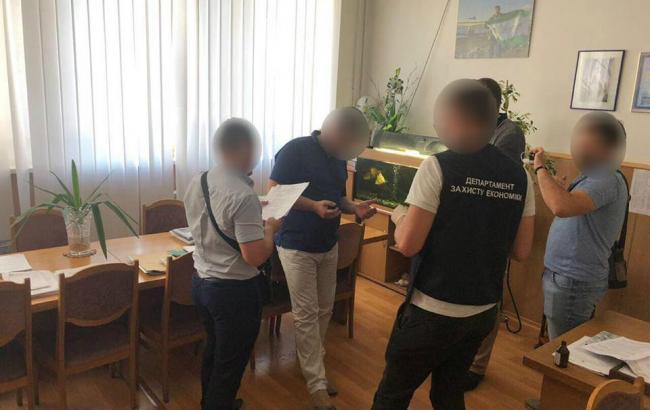 Проректора Одеського університету, який вимагав хабар, взяли під варту