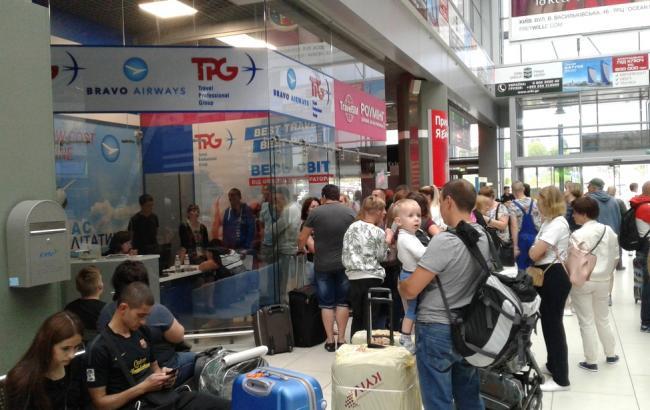 У київському аеропорту на три дні застрягли 70 пасажирів авіарейсу до Тунісу