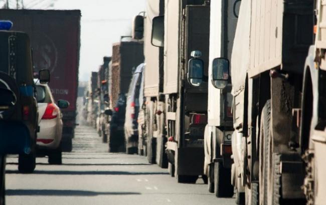 Ситуация с заторами в пункте пропуска между Крымом и Херсонской областью усугубляется, - Госпогранслужба