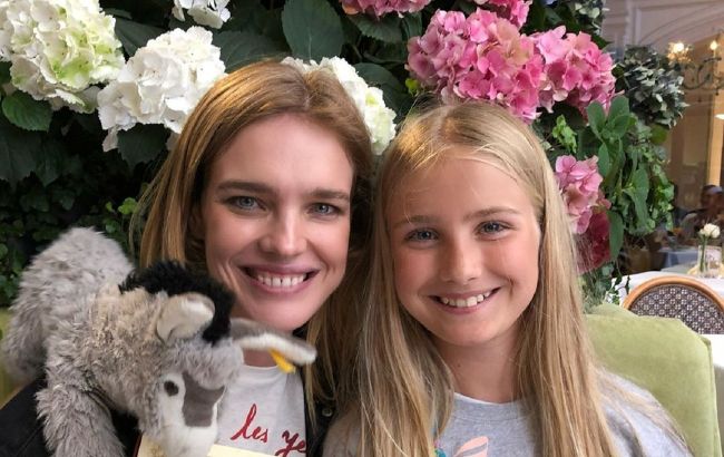 Как две капли воды: Наталья Водянова восхитила схожестью с 14-летней дочерью
