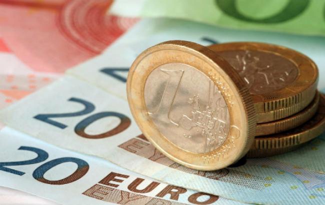 Курс євро в Росії вперше піднявся вище 53 рублів