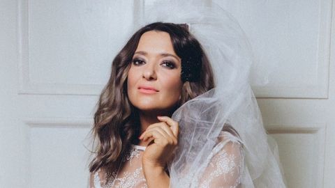 Нежность и шик: Наталья Могилевская сверкнула стройными ножками и пышным бюстом