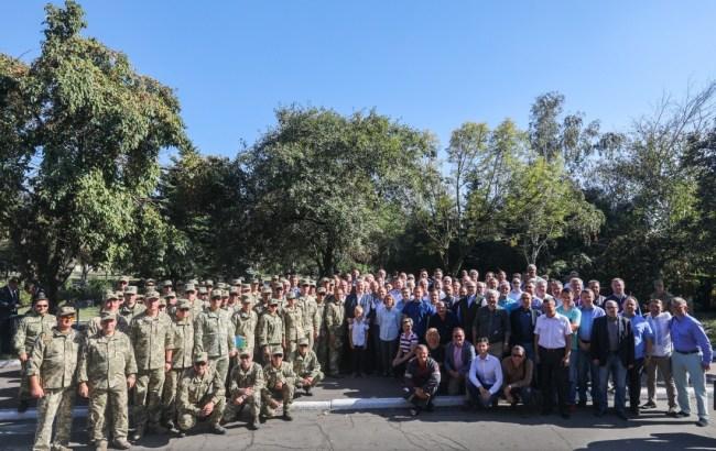 Порошенко наголосив на важливості залучення гуманітарної допомоги для відновлення Донбасу