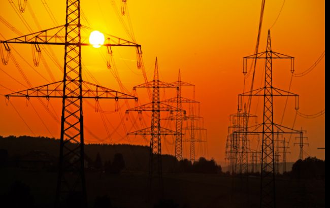 Украина возобновила поставку электроэнергии из РФ по коммерческому контракту, - источник