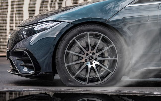 Спусти колеса і гальмуй: Mercedes-Benz запатентував незвичайну технологію гальмування