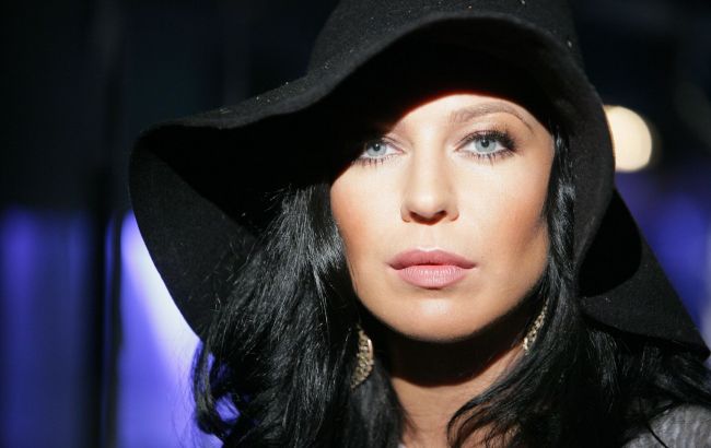 Співачка родом з України виступила на корпоративі в Сочі, розважаючи натовп росіян (відео)