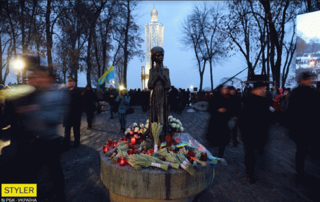 "Запали свічку": у Києві вшанували пам'ять жертв Голодомору (фото)