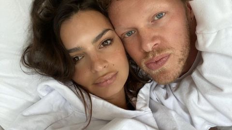 Срочно повторить: Эмили Ратаковски демонстрирует главную модную тенденцию на прогулке с мужем