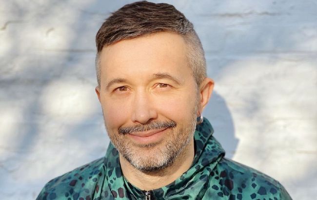 У рожевій пачці і колготах: Сергій Бабкін вразив балетною стійкою на пуантах