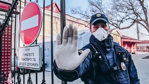 Карантин в Тернополе: "МакДональдс" закрыли, на "Эпицентр" составили админпротокол