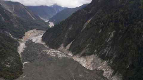 Через зсув грунту на Тибеті евакуювали 6 тис. осіб