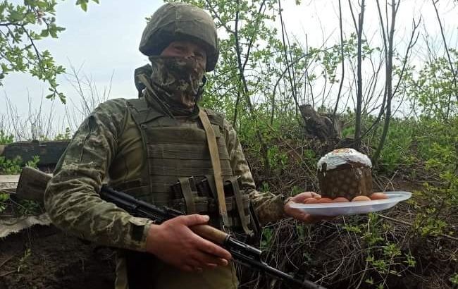Украинские бойцы встретили Пасху на Донбассе: впечатляющие фото