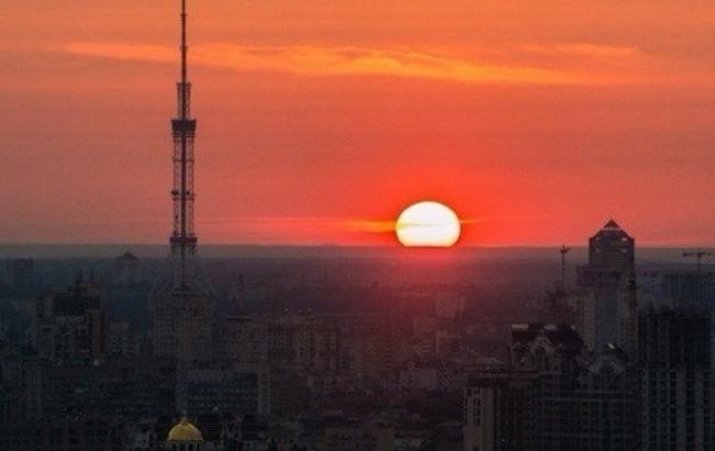 Погода на завтра: на сході України дощі, температура підніметься до +17