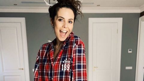 Сексуальная стирка: Настя Каменских показала свои карантинные будни