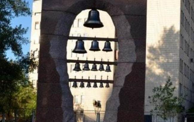 В Киеве на Троещине установили музыкальный монумент