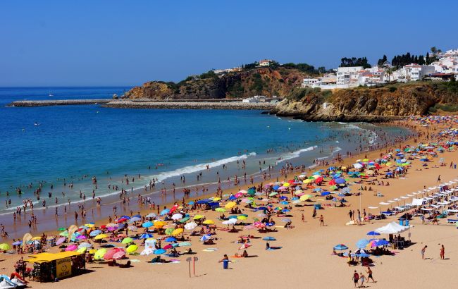 Португалия готова принимать туристов