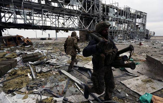 В штабе АТО отрицают сдачу аэропорта Донецка