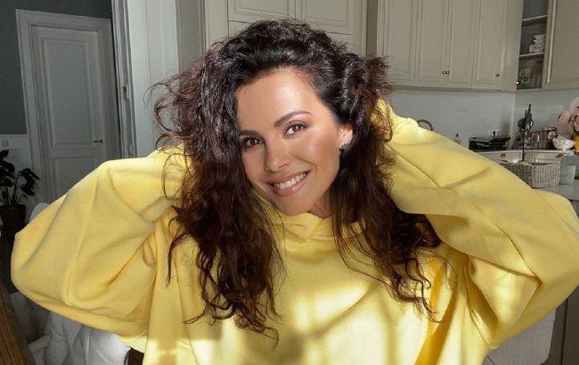 Активное утро: спортивная Настя Каменских похвасталась стройными ножками