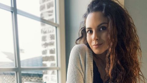 Игривая Настя Каменских в пижаме очаровала утренним фото в постели