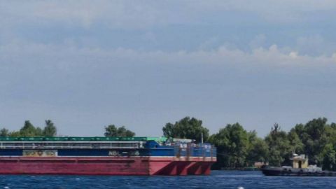 Оккупанты украли знаменитую херсонскую баржу: на ней возили арбузы в Киев