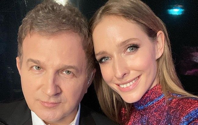 Какие кудри! Осадчая в малиновом пиджаке нежно поздравила Горбунова с именинами