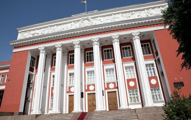 Таджикистан запретил использовать "русифицированные" имена