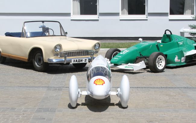 С двигателями от истребителей и вертолетов: подборка уникальных гоночных авто из Харькова