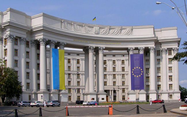 На территории РФ удерживаются не менее 17 украинских политзаключенных, - МИД