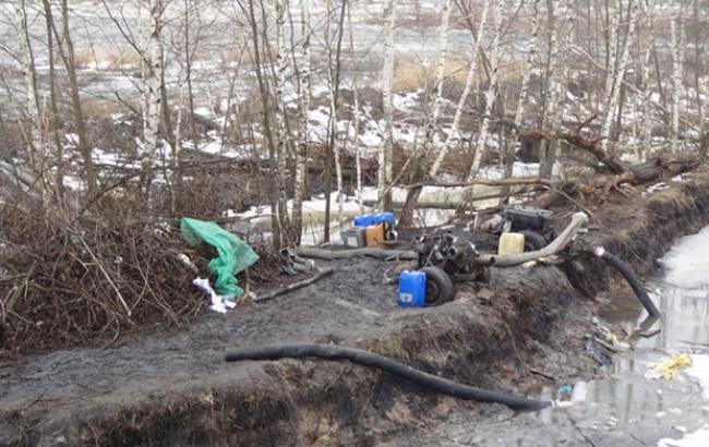 У Рівненській області копачі бурштину заблокували трасу на Польщу