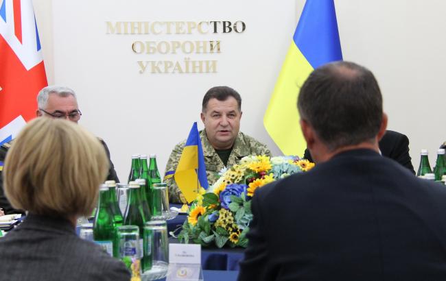 Полторак предложил привлечь больше британских инструкторов для подготовки украинской армии
