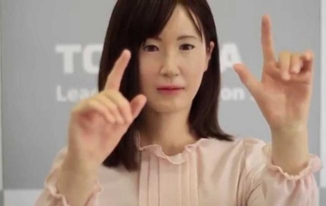 В універмазі Токіо з'явиться робот-продавщиця з зовнішністю людини