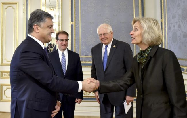 Порошенко розповів конгресменів США про напруженості на Донбасі