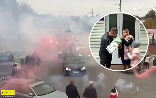 З фаєрами і кортежем: українець на честь новонародженого сина влаштував шоу