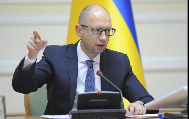 Яценюк предложил критикующим правительство партиям коалиции уйти в оппозицию