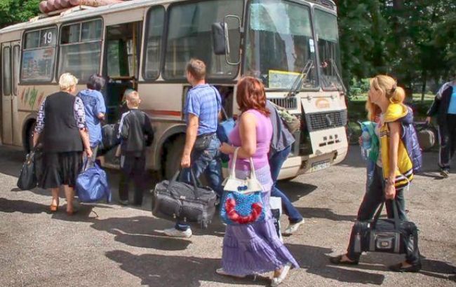 Майже 90% українців ставляться до переселенців позитивно або нейтрально, - опитування