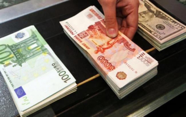 Биржевой курс евро в РФ превысил 75 руб