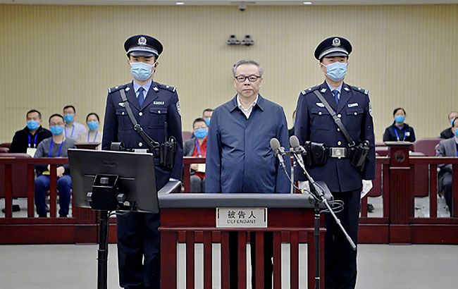 Коррупция и многоженство: в Китае казнили бывшего главу госкомпании