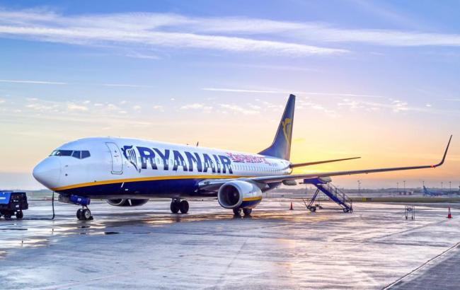 Літак Ryanair здійснив екстрену посадку через масову бійку