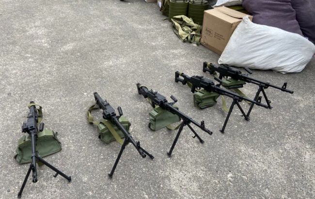 Порошенко передав зброю та спорядження батальйону тероборони "Скіф" у Василькові