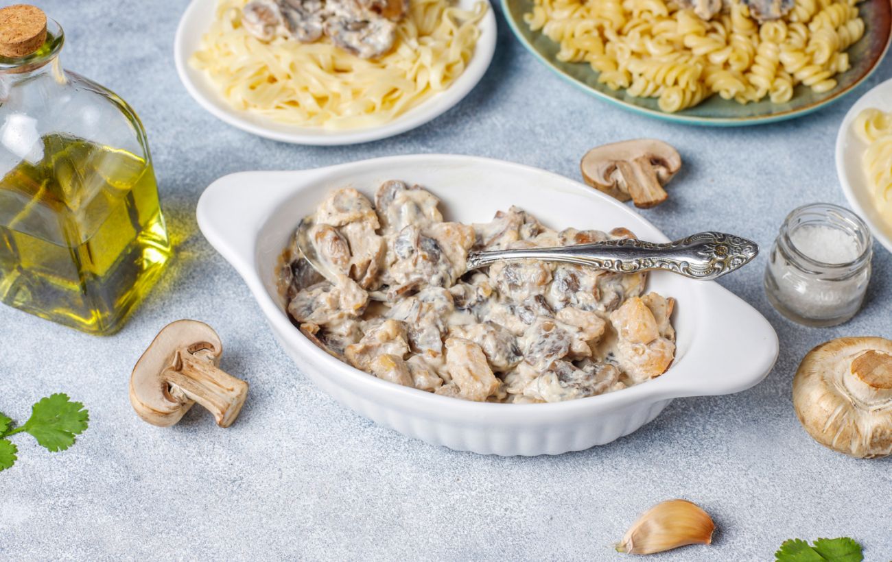 Ароматна грибна підлива з простих інгредієнтів: легкий рецепт
