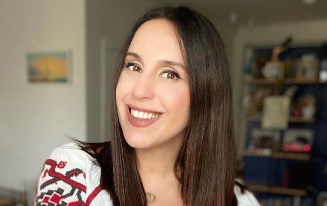 Джамала в нежном "цветочном" наряде рассказала, что помогает ей оставаться на позитиве