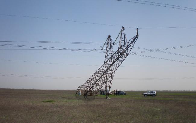 Херсонська поліція порушила справу за фактом пошкодження електроопор на кордоні з Кримом